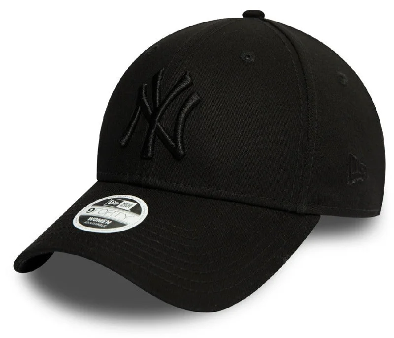 Soft Knit Hats for Winter Warmth-Womens New York Yankees New Era 9Forty Essential All Black Baseball Cap